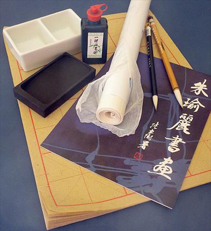 QiMing Wenfang Chinese Brush Set Sumi Set Chinese Calligraphy Brush, Ink, Writing Paper, Inkstone Set with Portable Roll-Up